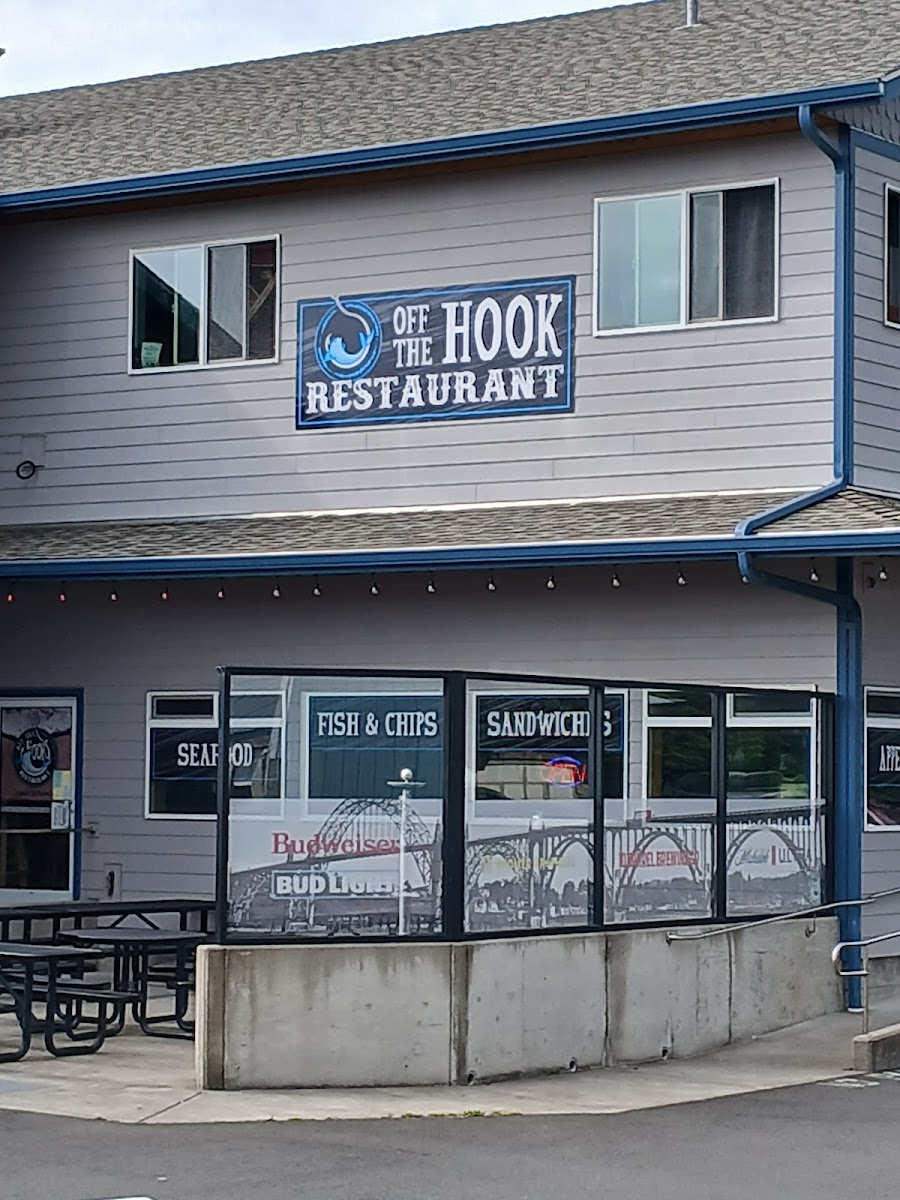 Off The Hook Bar & Grill